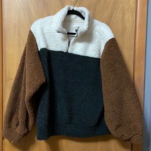 Universal thread teddy pullover